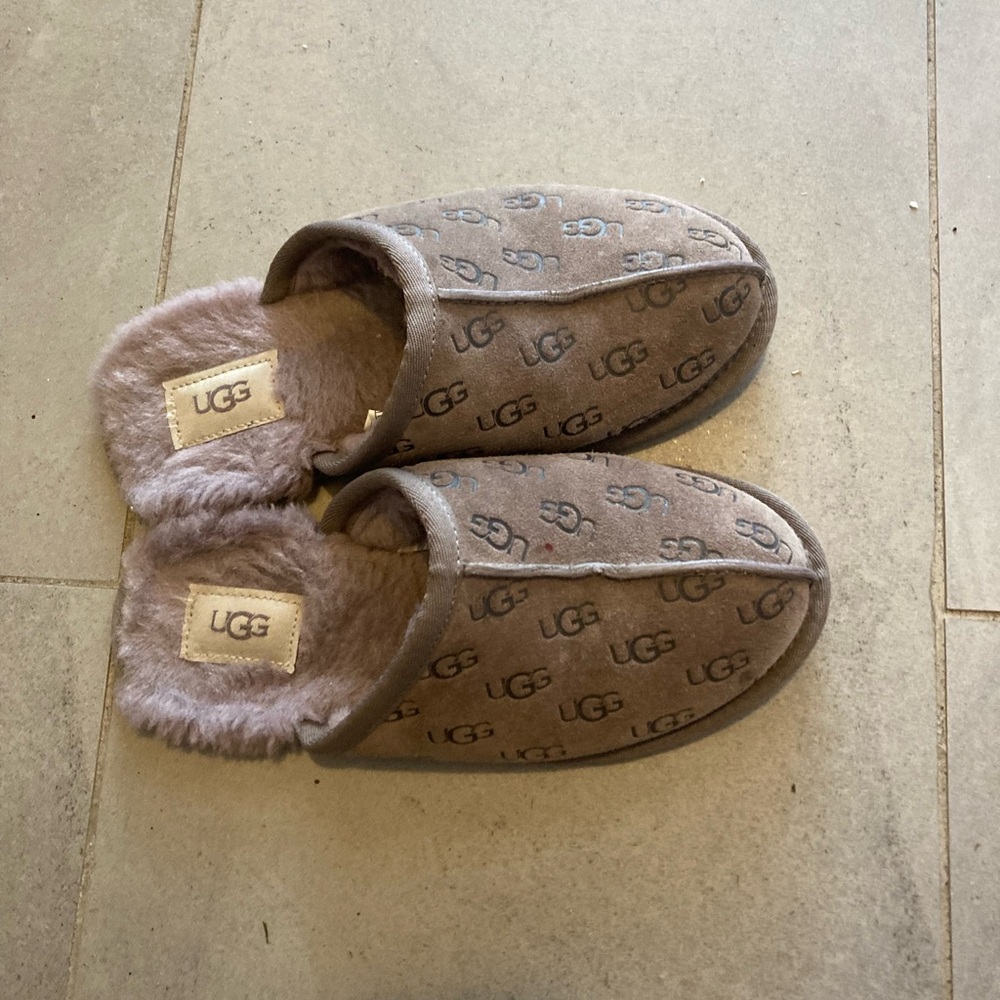 UGG Tan Fuzzy Slippers size 7